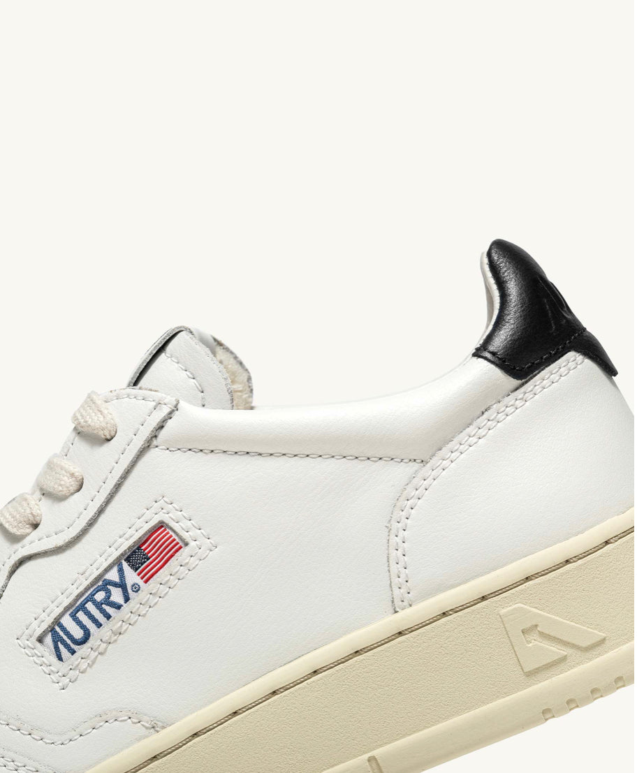 Autry Action Shoes Low Man Leather - White & Black